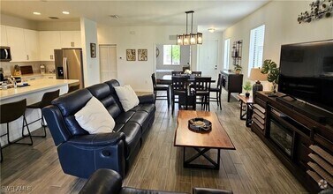 Building Photo - 5032 Arancia Ln