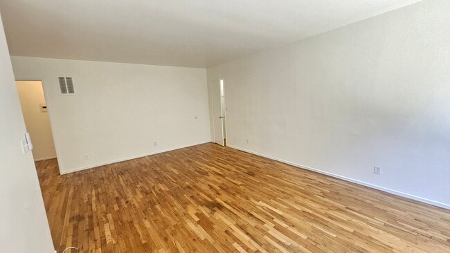 Building Photo - 618 Hayworth Ave