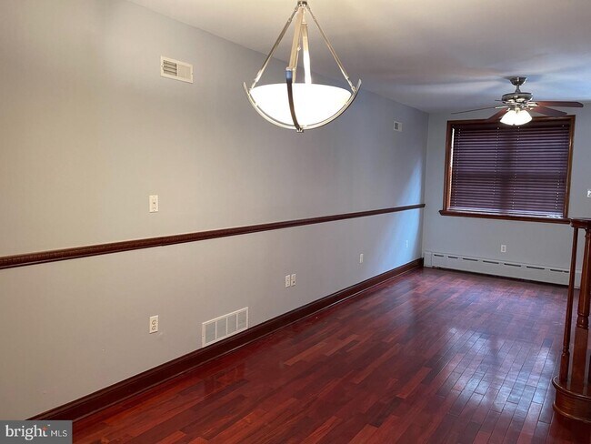 Building Photo - 740 S Darien St