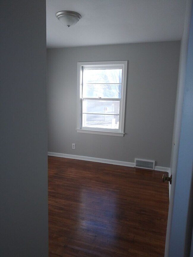 Foto del edificio - 3br 1bath ranch style home, single car gar...