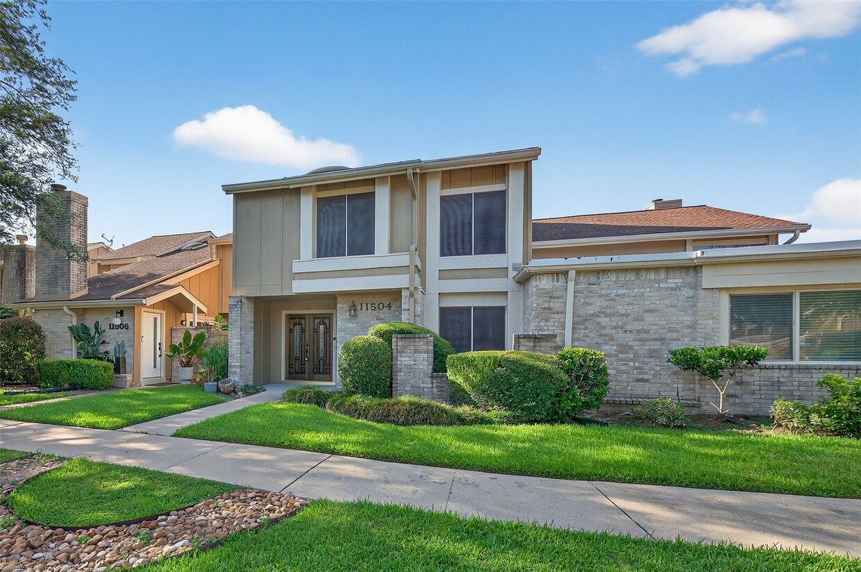 Primary Photo - 11504 Village Pl Dr