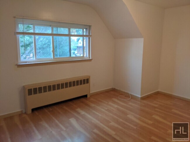 Building Photo - 115 AVENUE