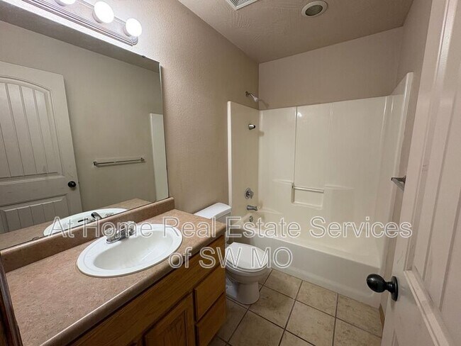 Foto del edificio - 1534 E Kerr St