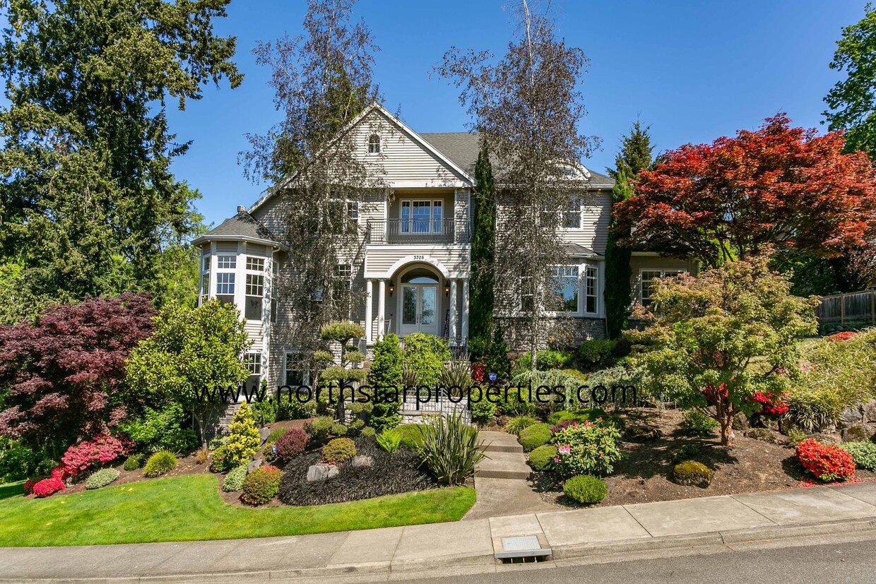 Primary Photo - Stunning Home in Hidden Creek