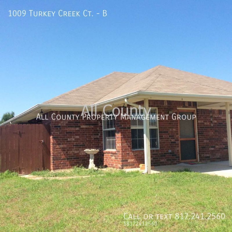 1009 Turkey Creek Ct Unit B, Bridgeport, TX 76426 Room for Rent in