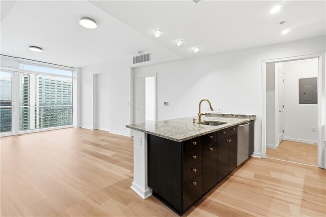 Building Photo - 3325 Piedmont Rd NE