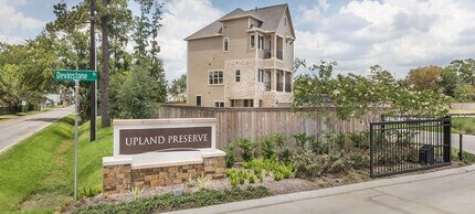 Building Photo - 11021 Mikula Dr