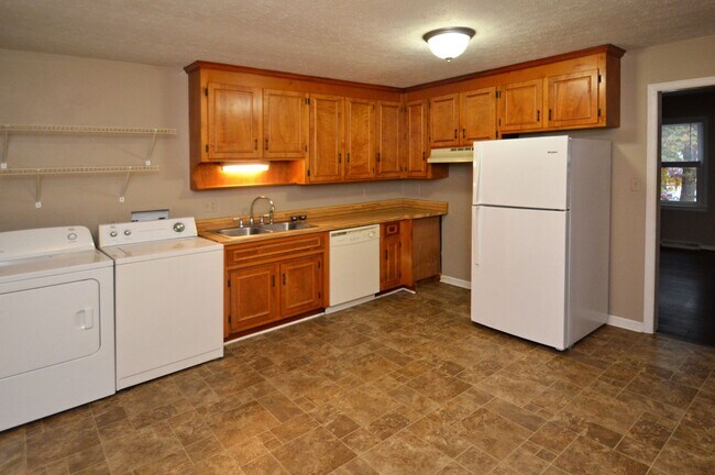 Foto del edificio - 2 Bedroom Duplex off Wards Ferry Rd