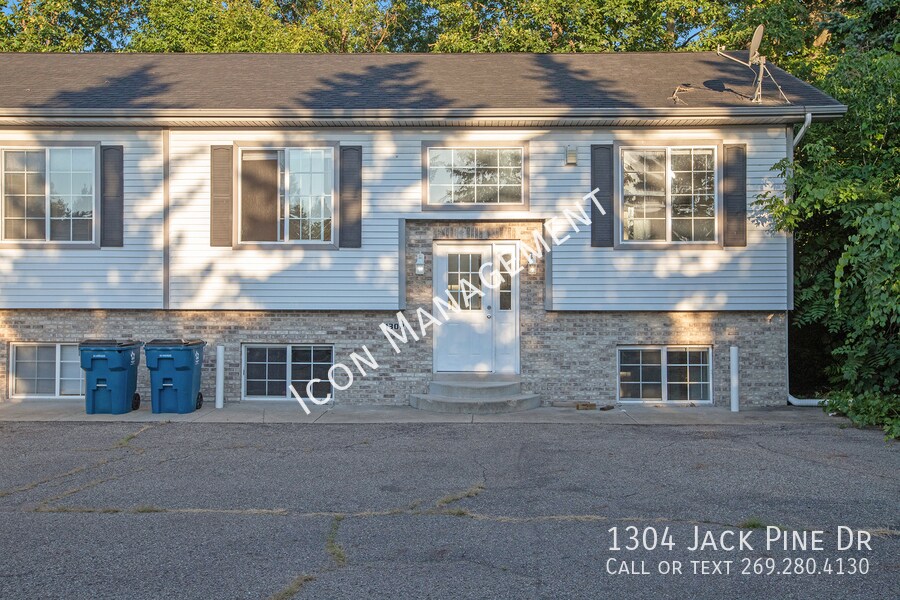 Foto principal - 1304 Jack Pine Way