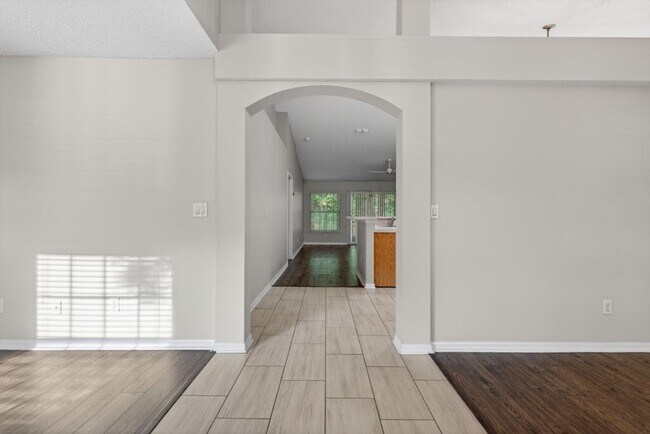 Foto del edificio - Middleburg Home with Office Space
