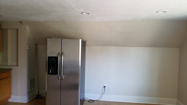 kitchen - 5514 Stanton Ave