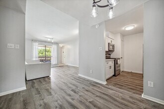 Building Photo - 2125 Augusta Dr