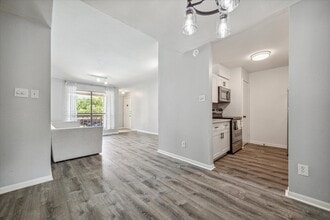 Building Photo - 2125 Augusta Dr