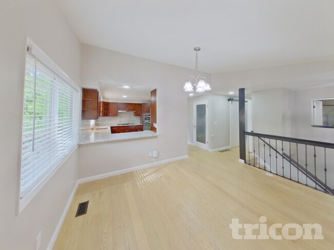 Building Photo - 1250 Hemlock St