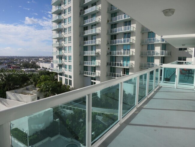 Building Photo - 1800 N Bayshore Dr