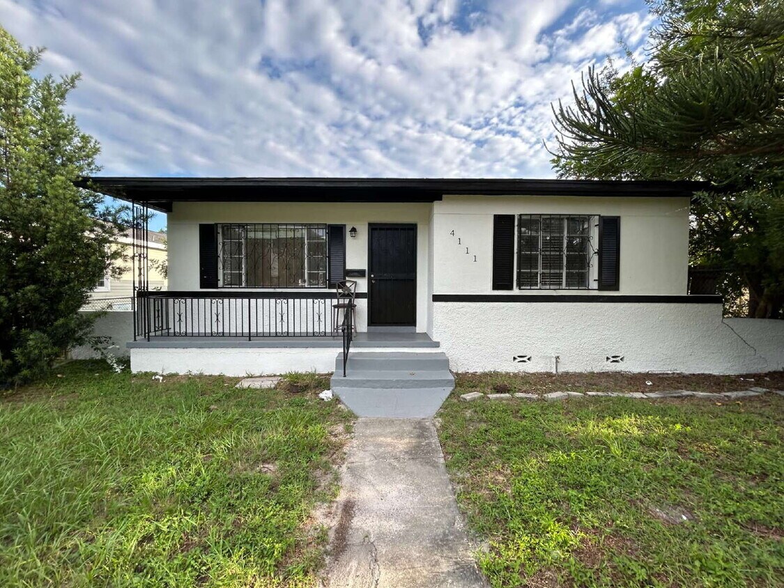 Foto principal - "Charming 3-Bedroom Home in St. Petersburg...