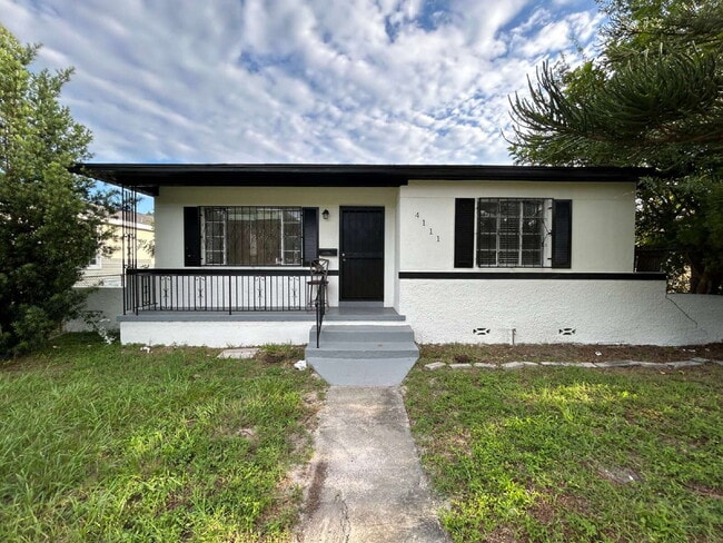 "Charming 3-Bedroom Home in St. Petersburg... - "Charming 3-Bedroom Home in St. Petersburg...