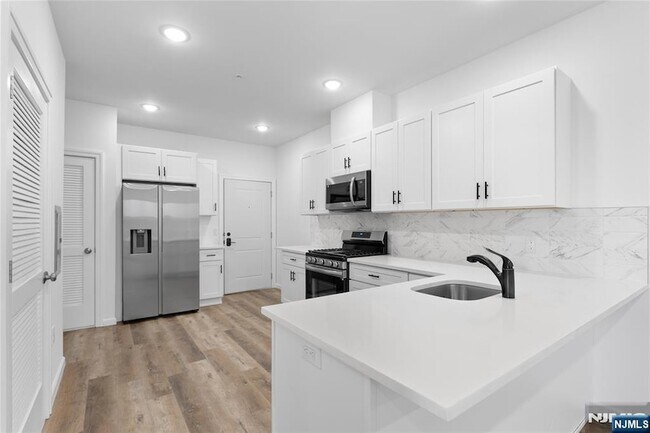 Foto del edificio - 51 E Main St