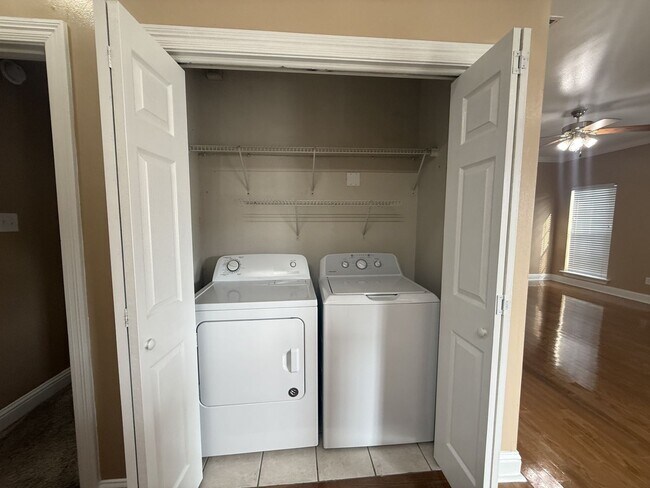 Foto del edificio - 2/2 Penny Lane Condo with washer/dryer