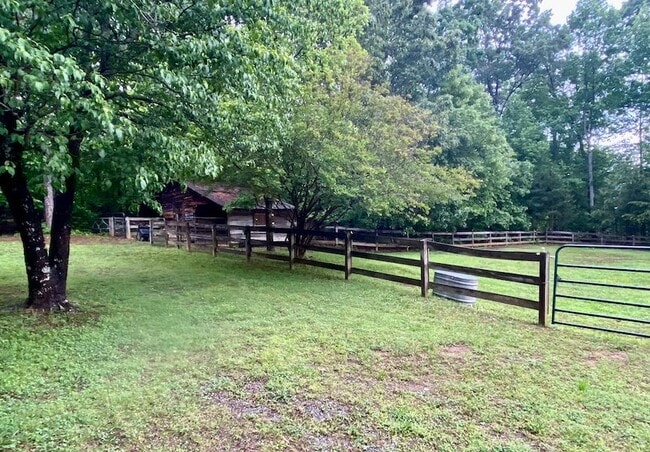 Building Photo - 932 Solen Williams Rd