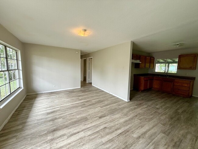 Building Photo - 4-Bedroom in Skyline Park