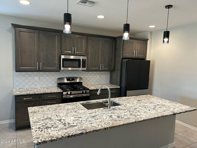 Foto del edificio - 17928 W Golden Ln