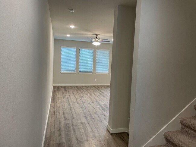 Building Photo - 3 br, 2.5 bath House - 135 Amber Fields Tr...