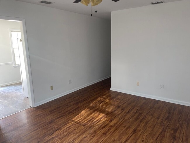 Building Photo - Charming Three Bedroom Home in Beacon Hills!