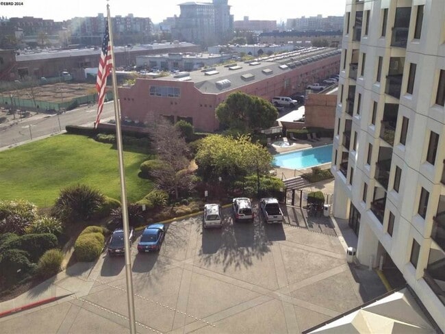 Building Photo - Spacious and convenient  east-facing 1Bd 1...