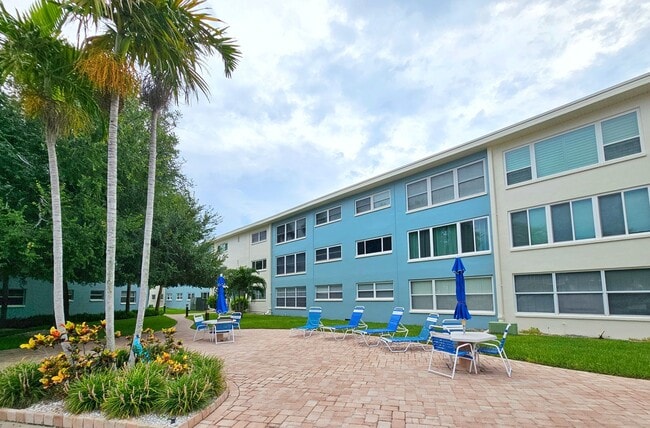 Foto del edificio - 2 Bedroom 2 Bath St. Pete Beach Condo!