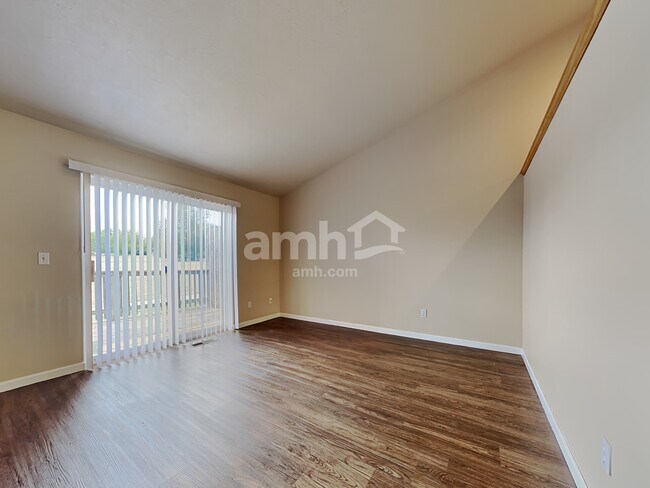 Foto del edificio - 641 NW Meadows Dr