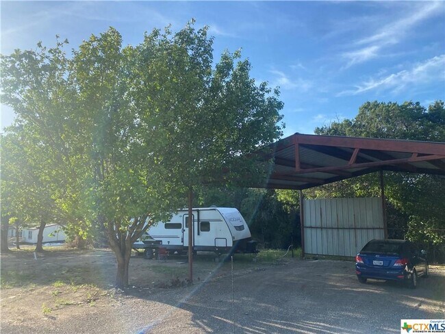 Building Photo - Beautiful Home with Lots of Space