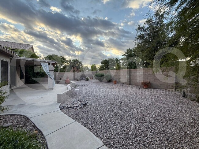 Building Photo - 685 W Estrella Dr