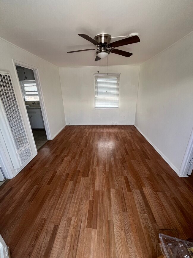 Habitación delantera - 3852 College Ave