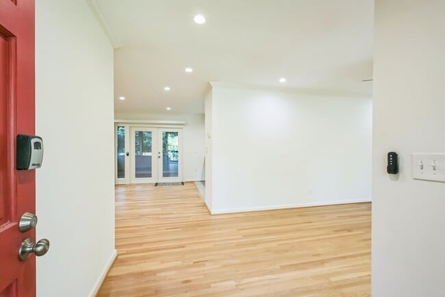 Building Photo - Charming 3BR House in Smyrna
