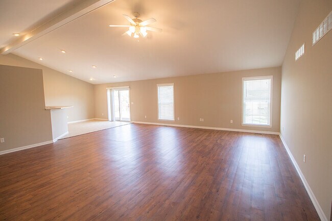 Building Photo - 551 Southampton Dr
