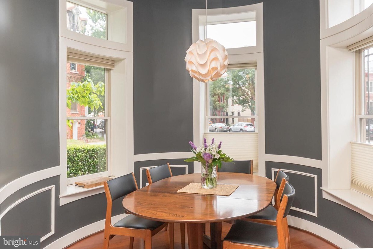 Foto principal - 902 T St NW
