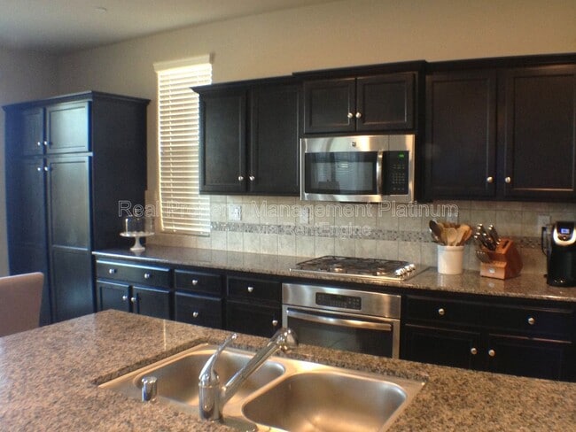 Building Photo - 1324 Royalty Way