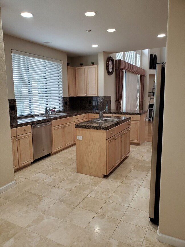 Building Photo - 48173 Alta Vista Terrace