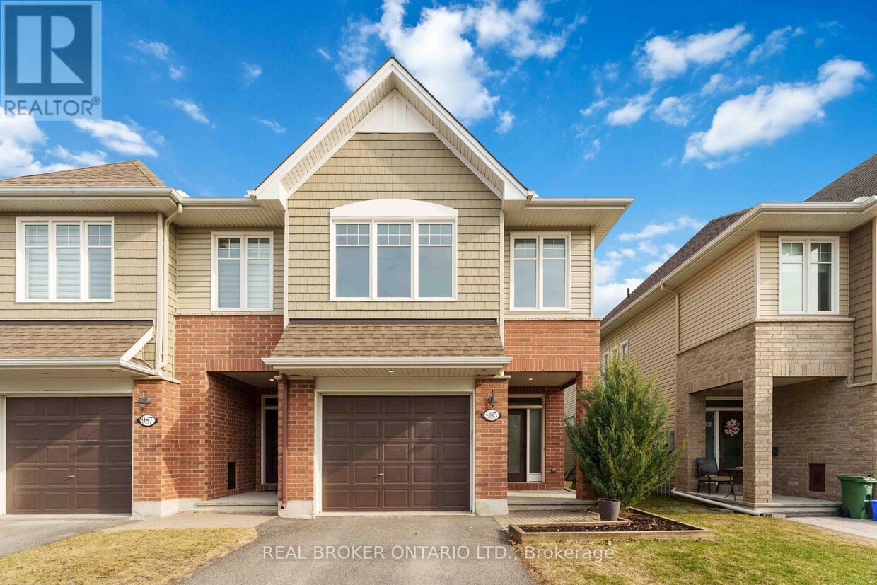 Photo principale - 985 Bunchberry Way