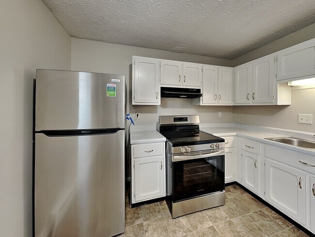 Foto del edificio - 3241 Remington Dr