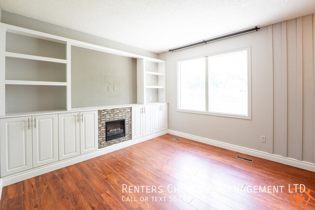 Building Photo - 2 Bedroom Condo With Assigned Parking