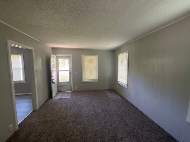 Building Photo - 532 E Boeing Dr