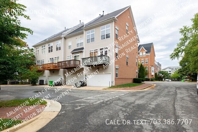 Building Photo - 5000 Donovan Dr