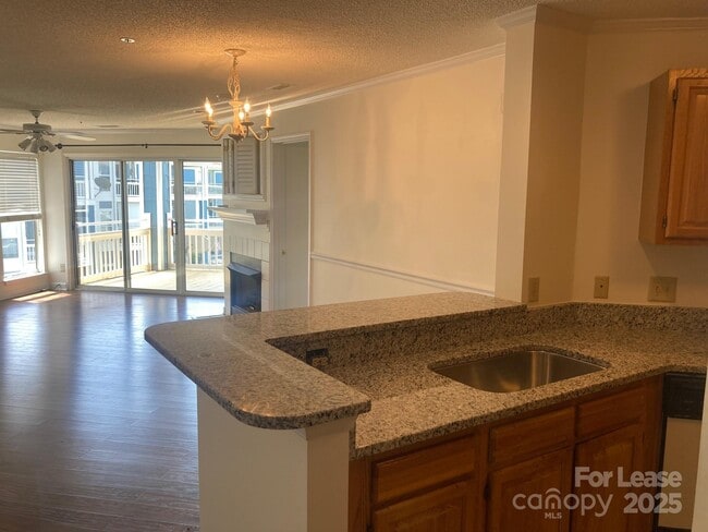Foto del edificio - 1044 Southwest Dr