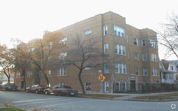 Foto principal - 3549-3551 W Belle Plaine Ave