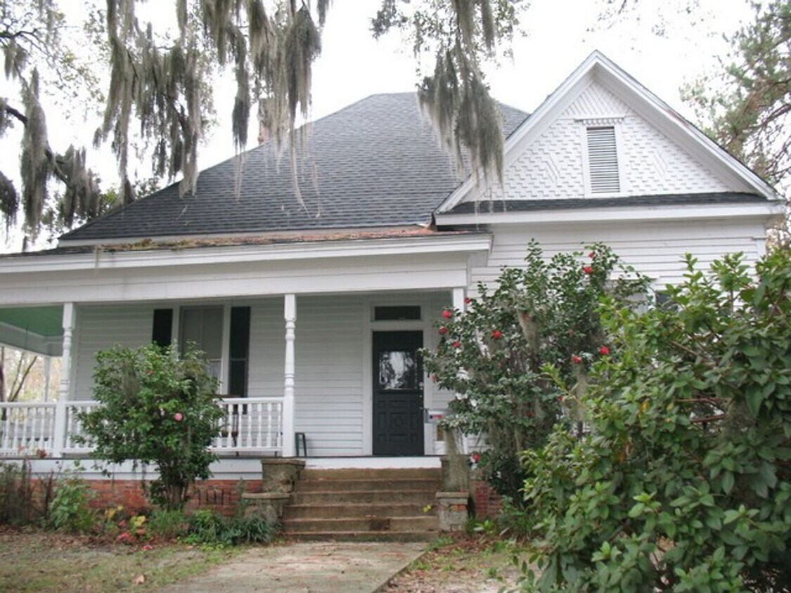 Foto principal - Beautiful, well maintained older home in t...