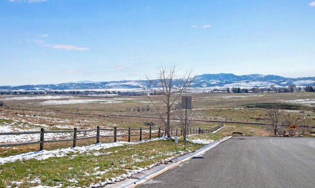 Foto del edificio - 417 Skyway Dr