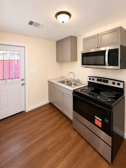Building Photo - 767 Lilly Ave