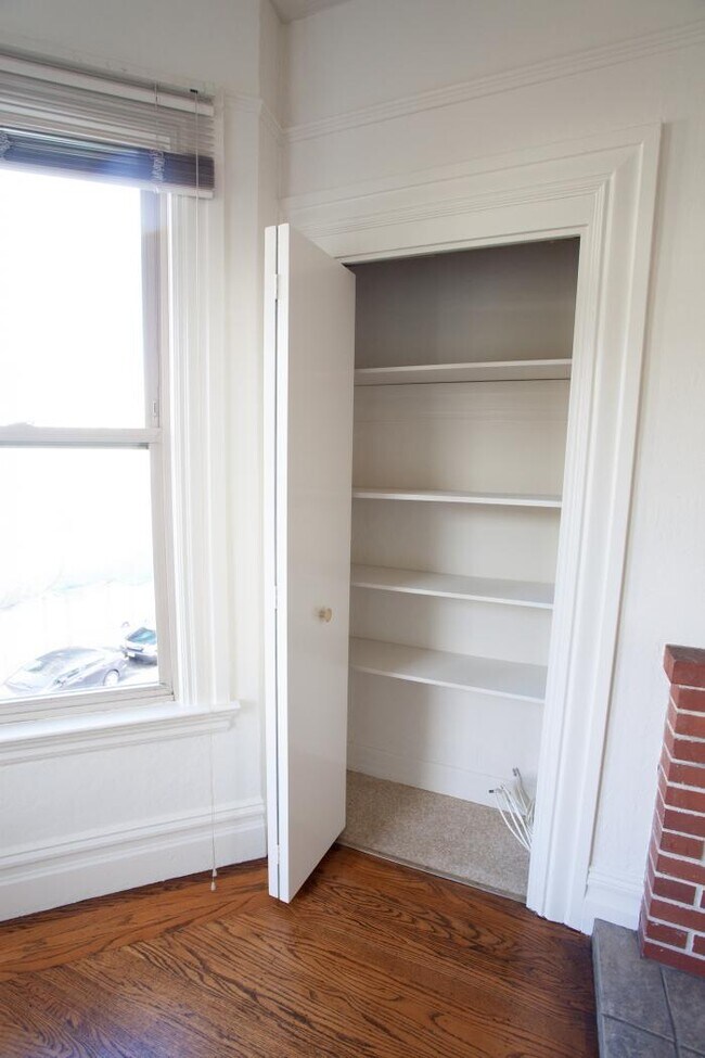 Building Photo - 2 bedroom in San Francisco CA 94112
